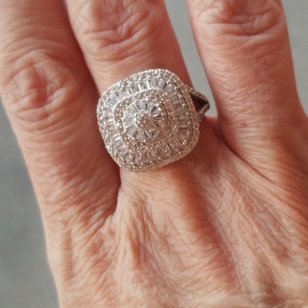 Macys Cocktail Ring - Picture 3 of 4